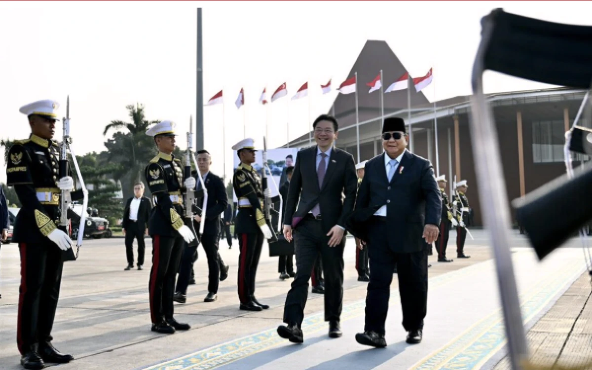 Thumbnail Berita - Hangat, Prabowo Antar Kepulangan PM Singapura sampai Bandara Halim