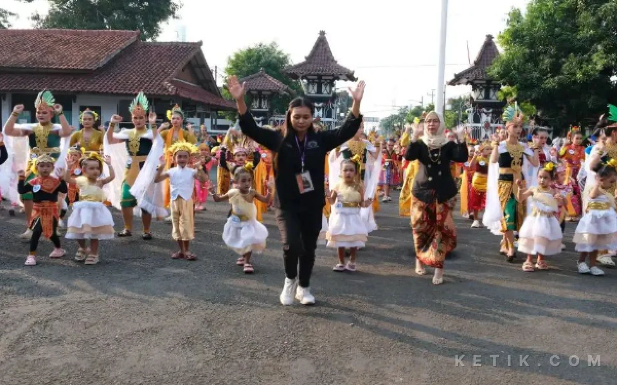 Thumbnail Berita - Dimensi #10 Diwangkara Meriah, Bupati Pemalang Apresiasi Pelestarian Seni Tari