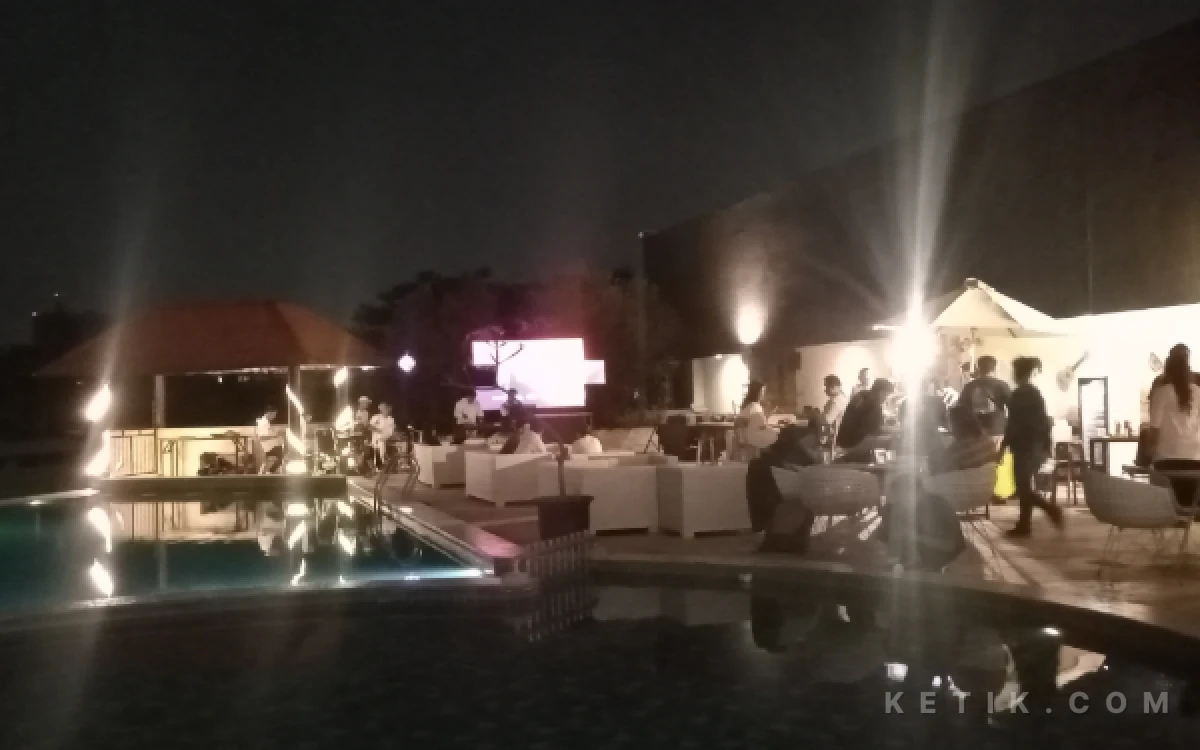 Thumbnail Berita - Ngechill di Kolam Sambil Party? Sendja Soiree Hadirkan DJ, Live Music hingga Tenant Kekinian di Malang