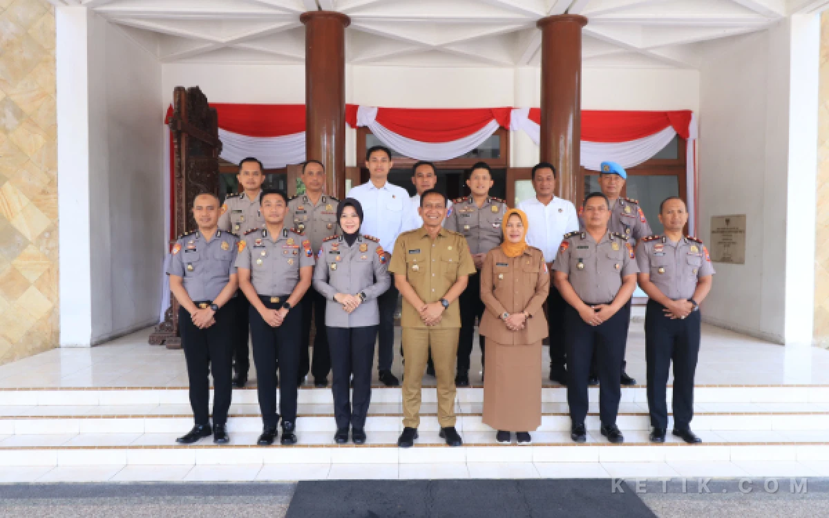 Thumbnail Berita - Kapolres Bojonegoro AKBP Yenni Diarty Temui Bupati Setyo Wahono, Perkuat Sinergi Jaga Kamtibmas