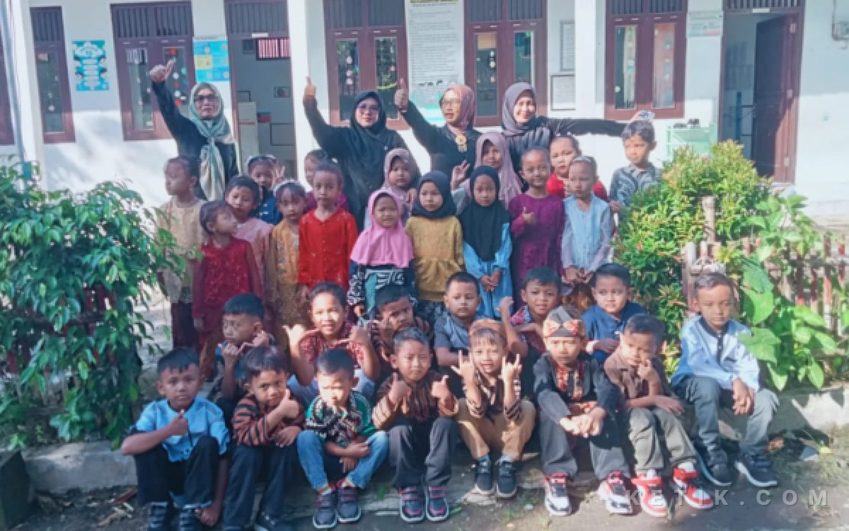 Thumbnail Berita - Menyemai Harapan di Tanah Blorok: Delapan Tahun Perjuangan TK Pertiwi Al-Hidayah