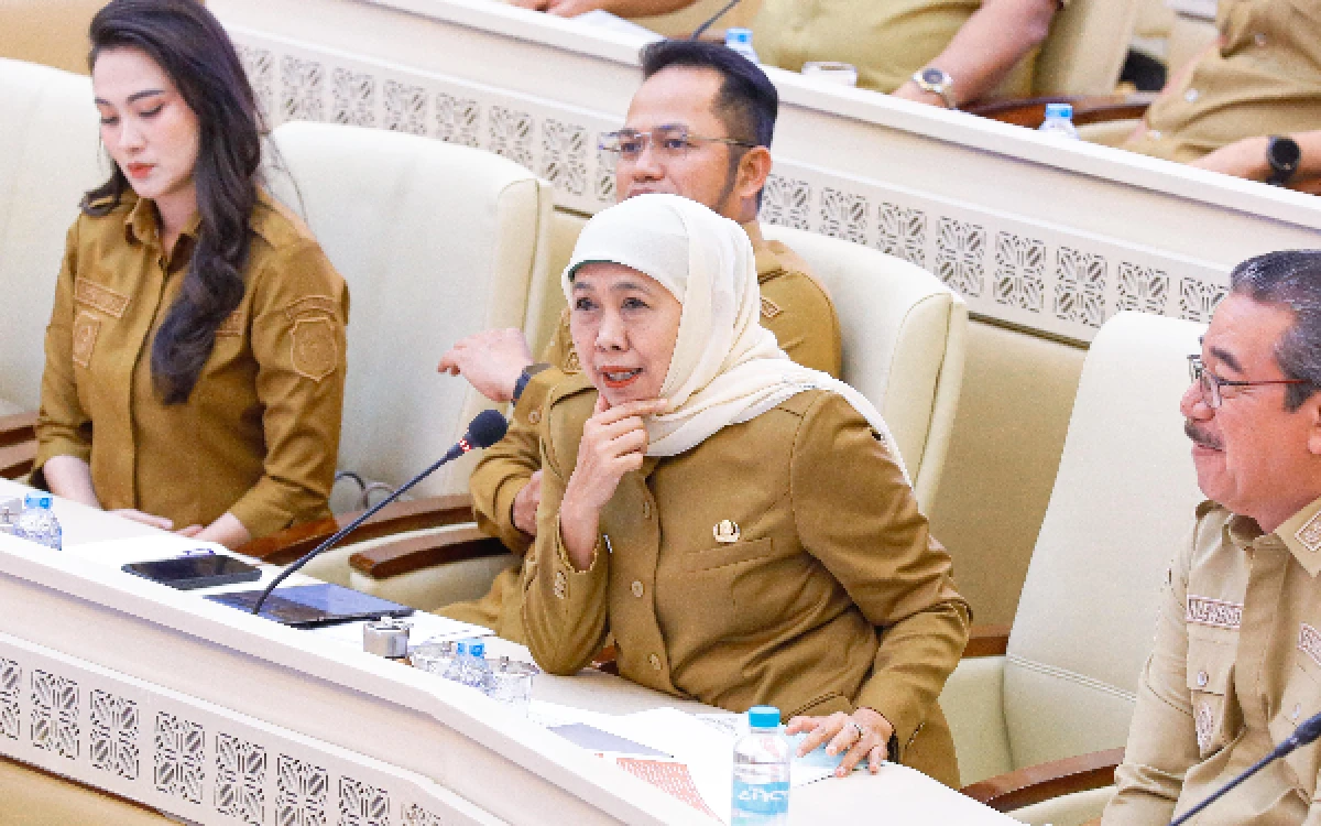 Thumbnail Berita - Hadiri Raker-RDP Komisi II DPR RI, Gubernur Khofifah Bahas Sinkronisasi LP2B dan Industrialisasi Jawa Timur