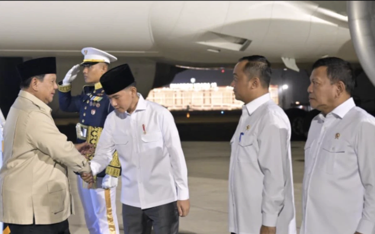 Thumbnail Berita - Presiden Prabowo Tiba di Tanah Air Dini Hari Usai Hadiri KTT BRICS India 2026