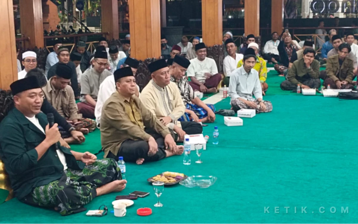 Thumbnail Berita - Bicara Kehidupan Santri, Bupati Situbondo Mas Rio: Puncak Spiritualitas adalah Memanusiakan Manusia