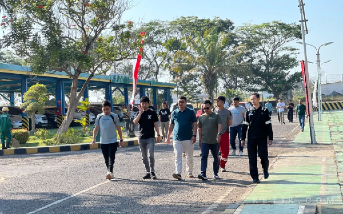 Thumbnail Berita - Jumat Berdampak, Cara PLN NP Tanjung Awar-Awar Tuban Rawat Kantor Jadi Rumah Bersama