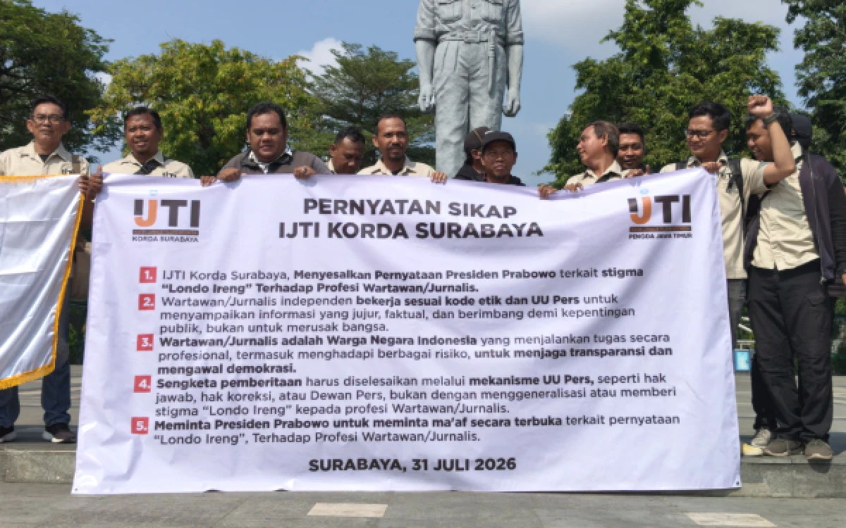 Thumbnail Berita - IJTI Surabaya Gelar Aksi Solidaritas, Desak Presiden Prabowo Minta Maaf Terbuat Terkait Sebutan Londo Ireng Bagi Wartawan