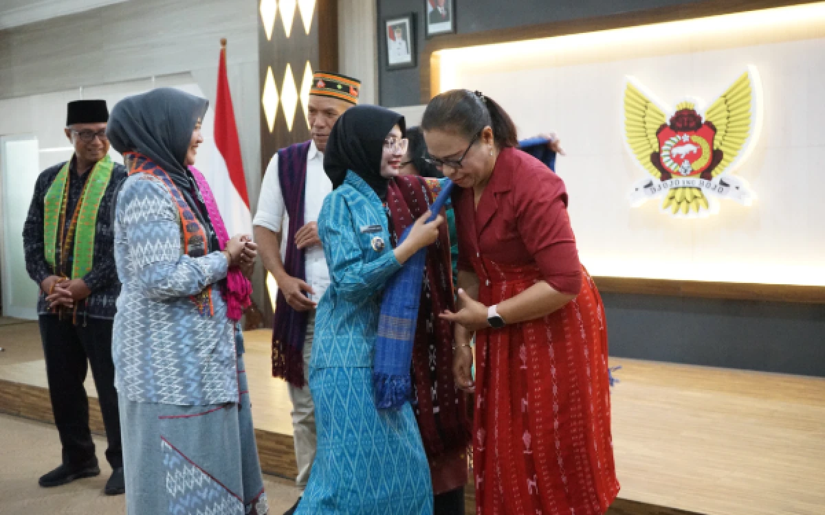 Thumbnail Berita - Mbak Wali Kediri Terima Kunjungan Studi Tiru NTT, Perkenalkan Pengembangan Tenun Ikat Bandar Kidul