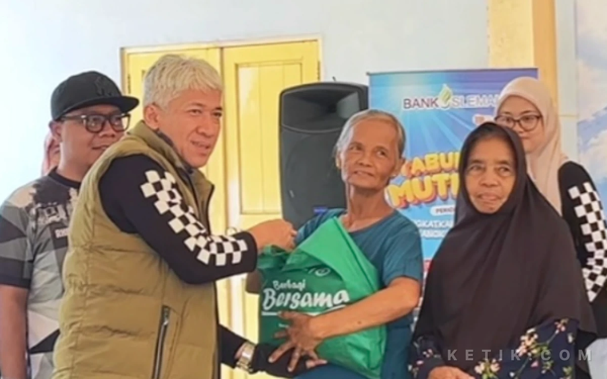 Thumbnail Berita - Sinergi Bank Sleman dan BSMC: Touring Sambil Berbagi, Salurkan Sembako untuk Warga Sendangagung