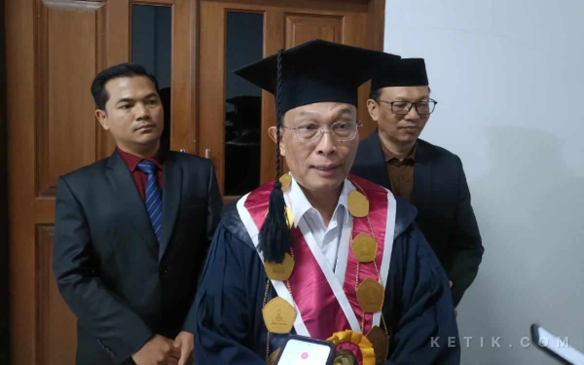 Thumbnail Berita - Empat Profesor Baru UIN KHAS Jember Dikukuhkan, Sahiron Dorong Ilmu Menembus Pesantren dan Masyarakat