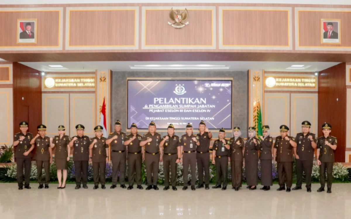 Foto Usai pelantikan para pejabat dan jajaran dari Kejaksaan tinggi Sumatera Selatan berfoto bersama, Senin 25 Mei 2026. (Foto: Kejaksaan Tinggi Sumatera Selatan)