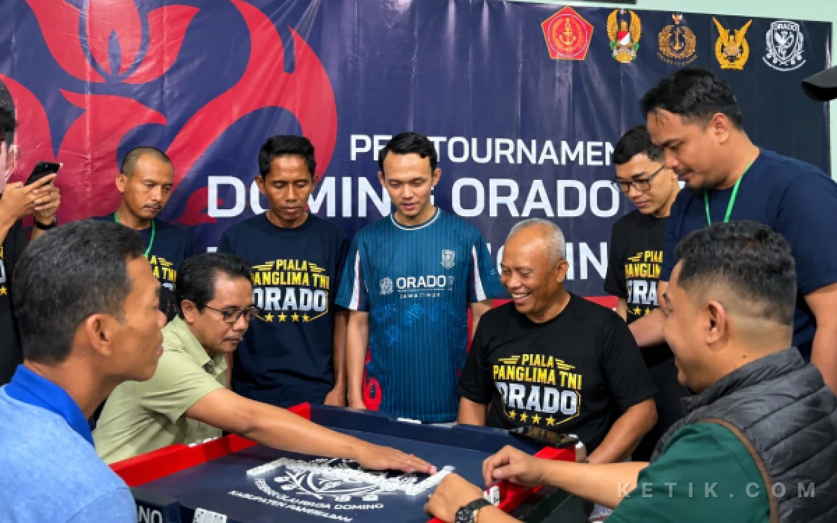 Thumbnail Berita - Antusiasme Tinggi! 128 Peserta Ramaikan Turnamen Domino Piala Panglima TNI di Pamekasan