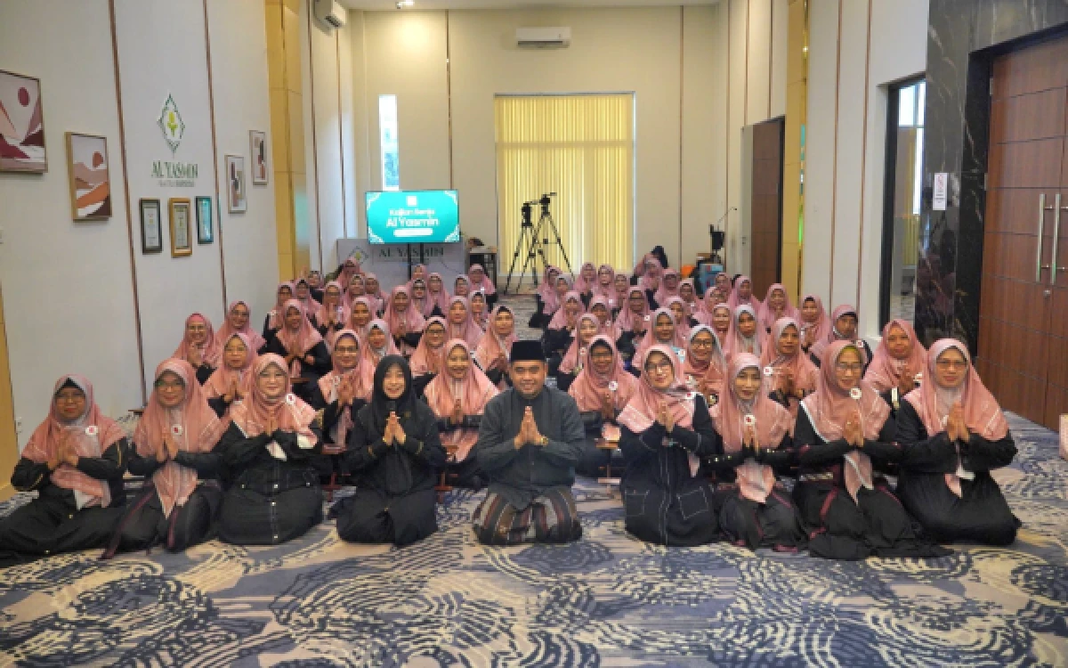 Thumbnail Berita - Kajian Senja Al Yasmin! KHA Muzakky Al-Hafidz: Haji Simbol Kesetaraan dan Perjalanan Hakikat Manusia