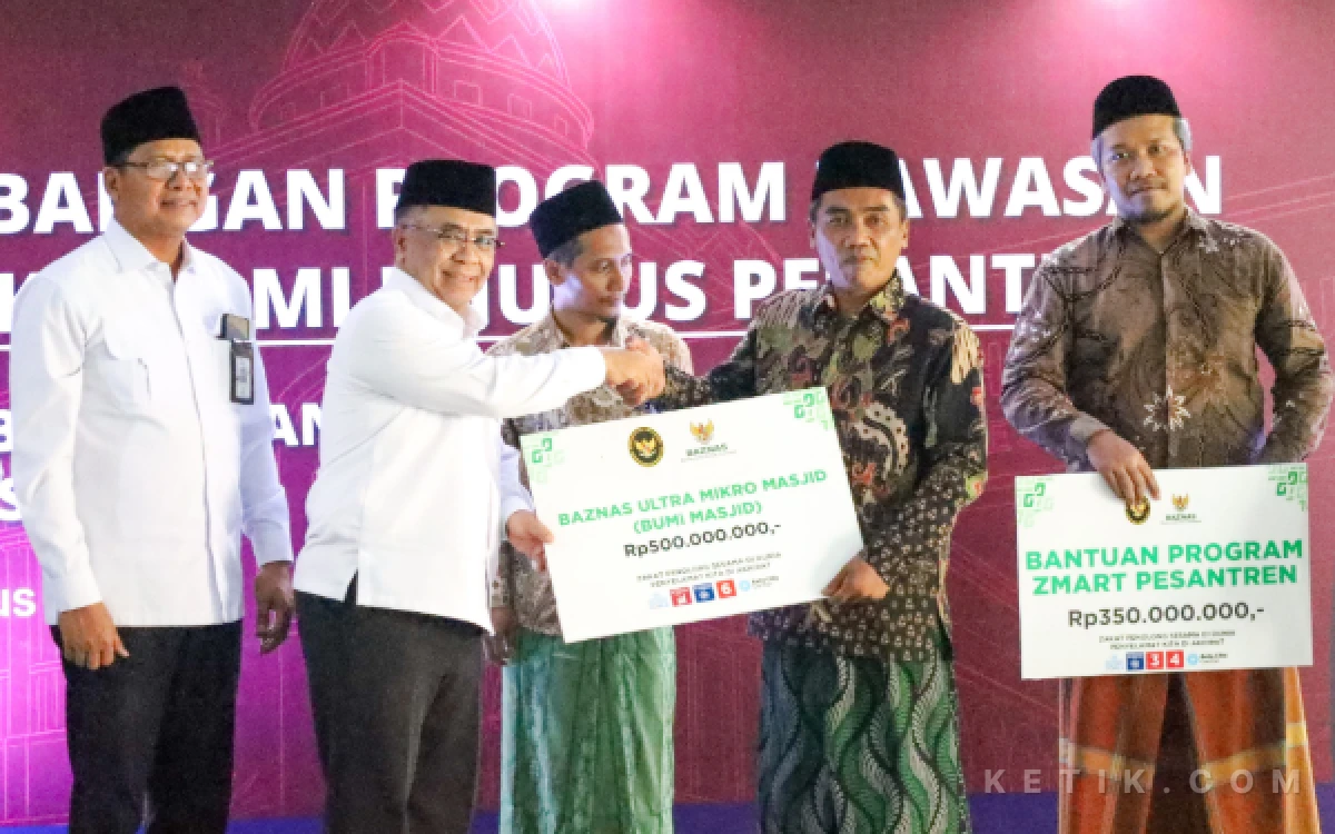Thumbnail Berita - BAZNAS Salurkan Rp871 Juta untuk Penguatan Ekonomi Pesantren dan Masjid di Gresik