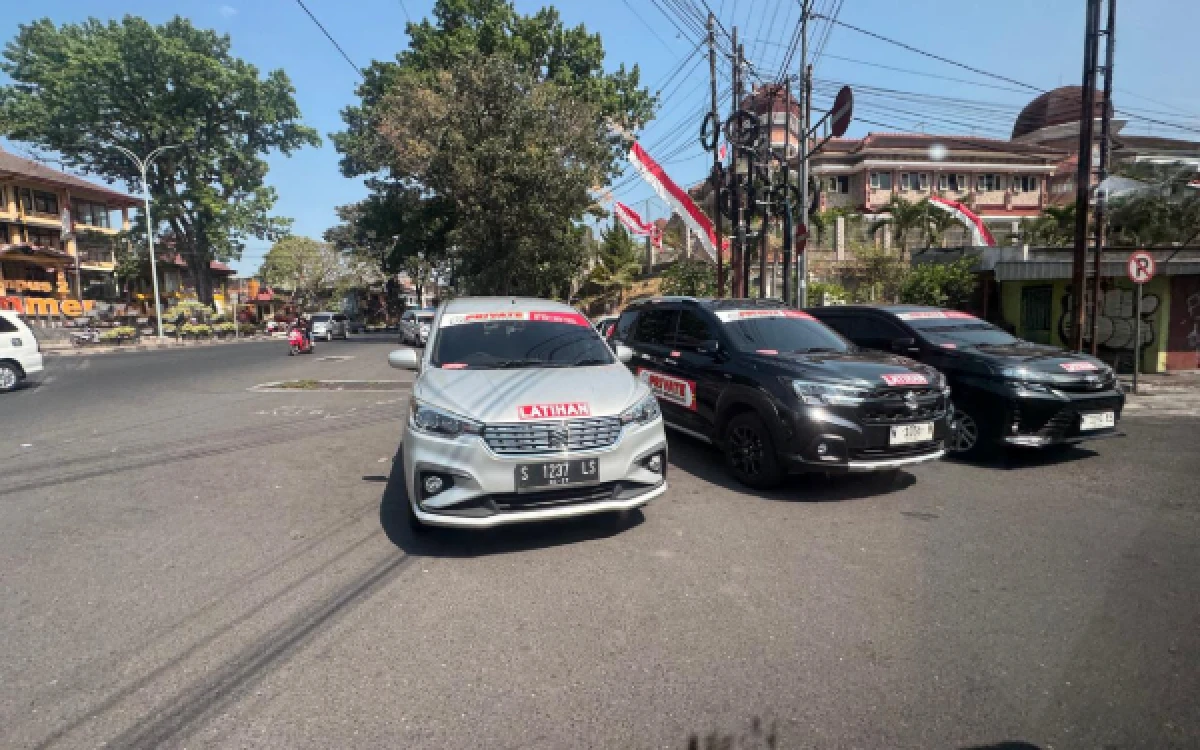 Thumbnail Berita - Sudah 3 Kali Ditegur! Mobil Kursus Mengemudi Masih Parkir Liar di Kota Malang, Dishub Siapkan Langkah Tegas