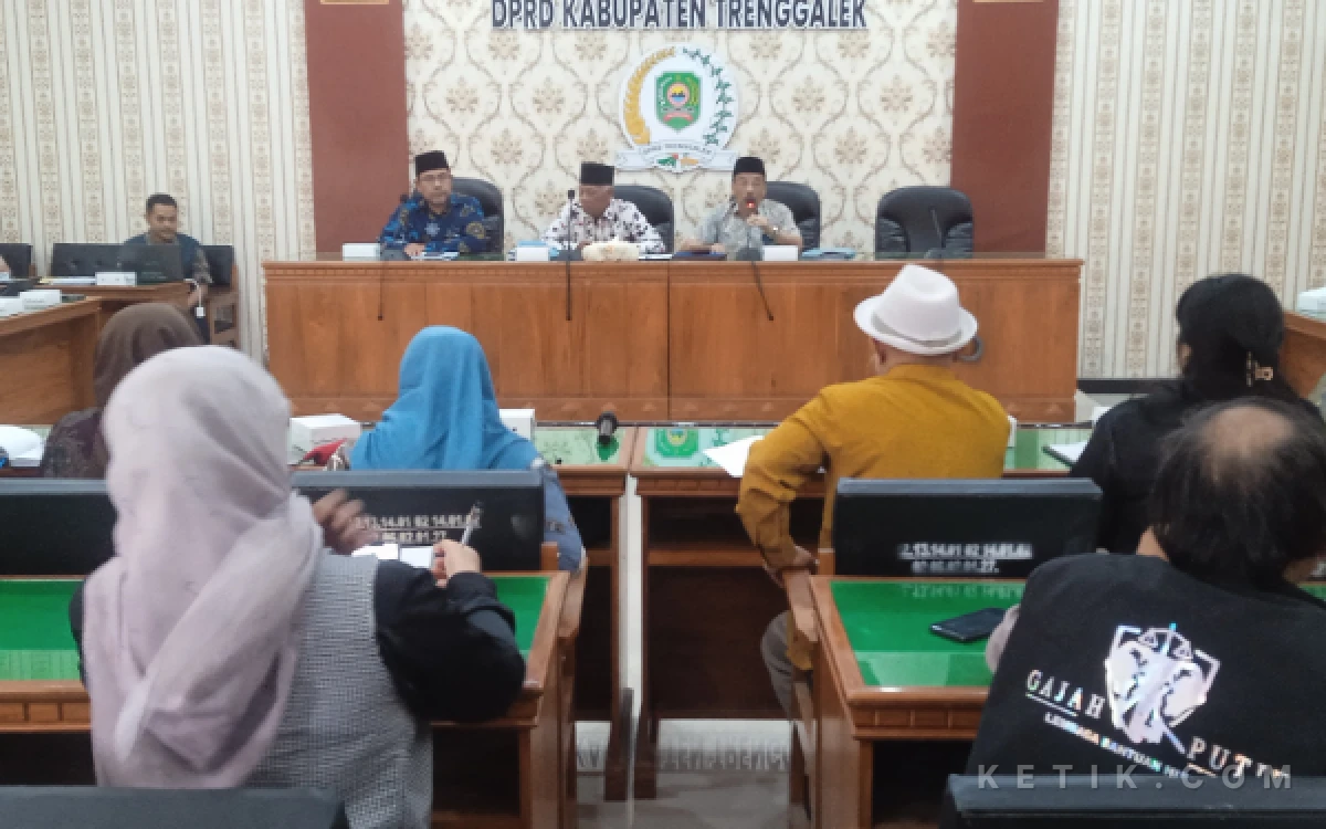 Thumbnail Berita - Aliansi Senter Trenggalek "Kuliti" Raperda Pemerintah Desa dan Pemilihan Kepala Desa