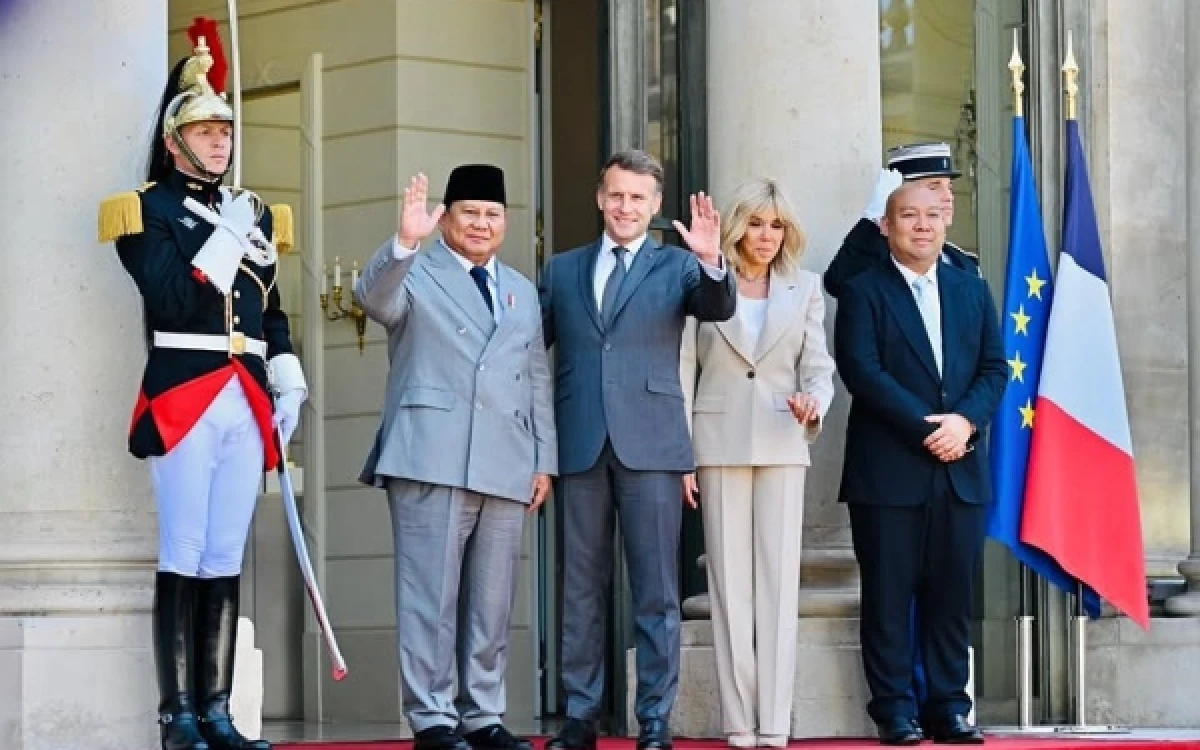 Thumbnail Berita - Seskab Teddy Respons Cepat Kritik Lawatan Prabowo, Pakar UB: Belum Jamin Transparansi