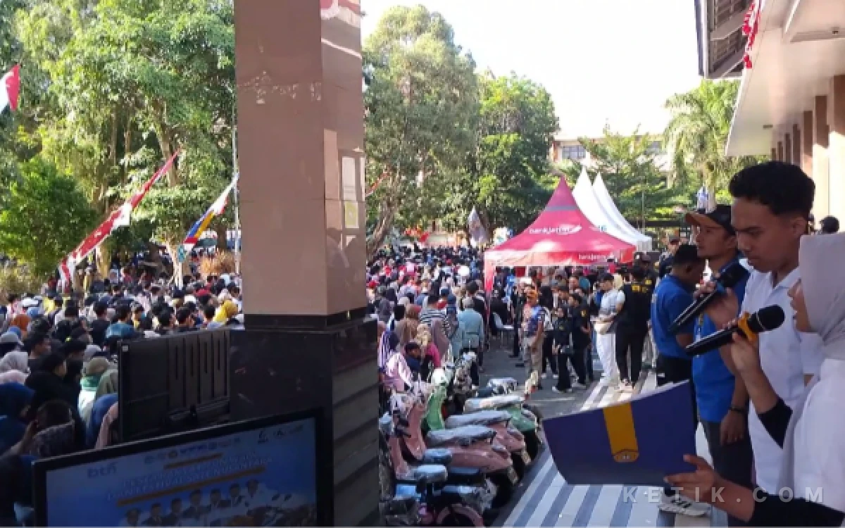 Thumbnail Berita - Semarak Dies Natalis ke-25, UTM Gelar Jalan Sehat dan Festival Sate Nusantara, Siapkan 9 Paket Umrah
