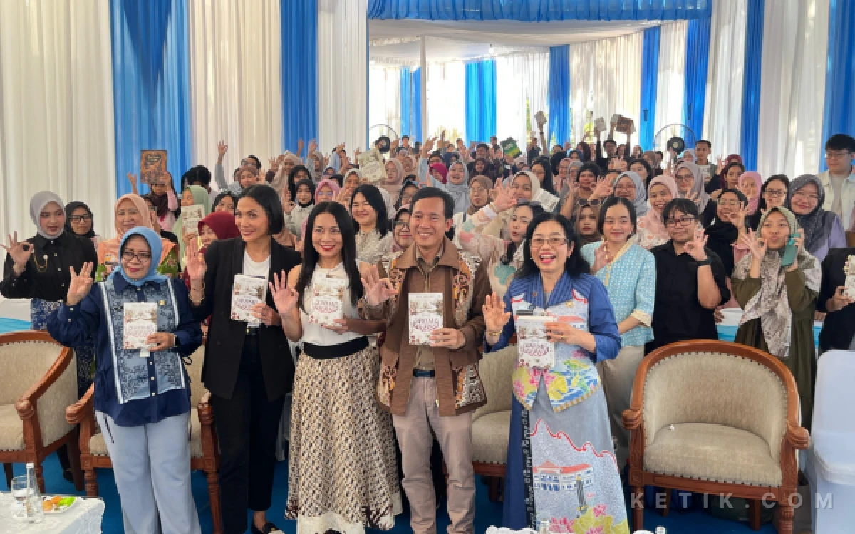 Thumbnail Berita - Sapa Penggemar di Kota Malang, Dee Lestari Ungkap Rencana Adaptasi Serial Netflix dan Sekuel Kedua Aroma Karsa