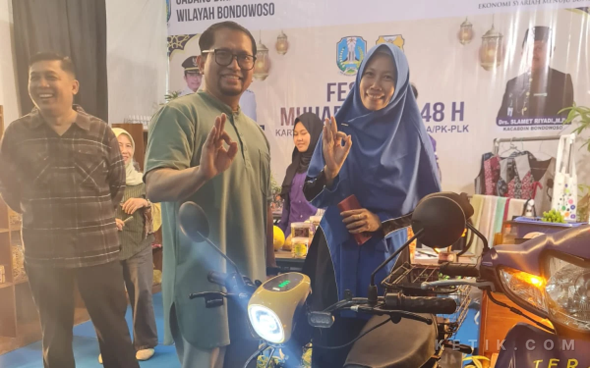 Thumbnail Berita - SiRomantis dan Motor Listrik Karya Siswa SMK Bondowoso Curi Perhatian di Festival Muharram