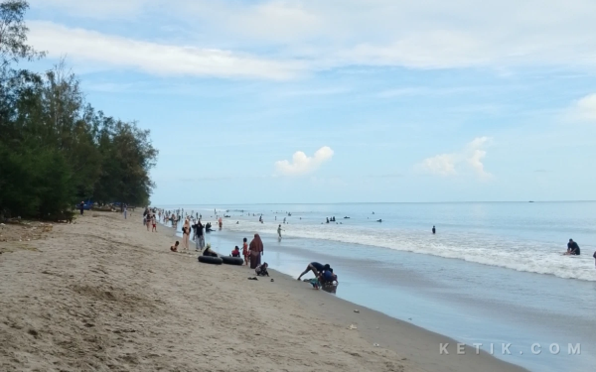 Thumbnail Berita - Tradisi Tolak Bala pada Pertengahan Agusutus, Masyarakat Lokal Padati Wisata Kayu Menang Aceh Singkil