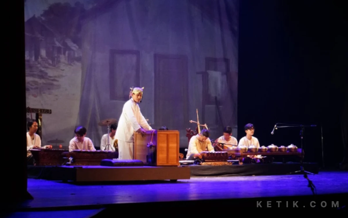 Thumbnail Berita - Lewat “Oemoen dengan Sepoetjoek Soeratnja”, Wayang Nganjor Kenalkan Ingatan Budaya Banten di Bandung