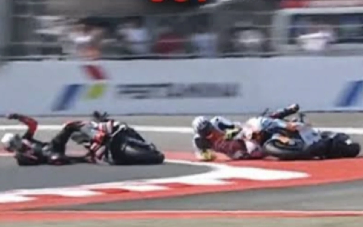 Thumbnail Berita - Raul Fernandez dan Marco Bezzecchi Crash di Sprint MotoGP Mandalika 2026, Aprilia Kehilangan Dua Andalan