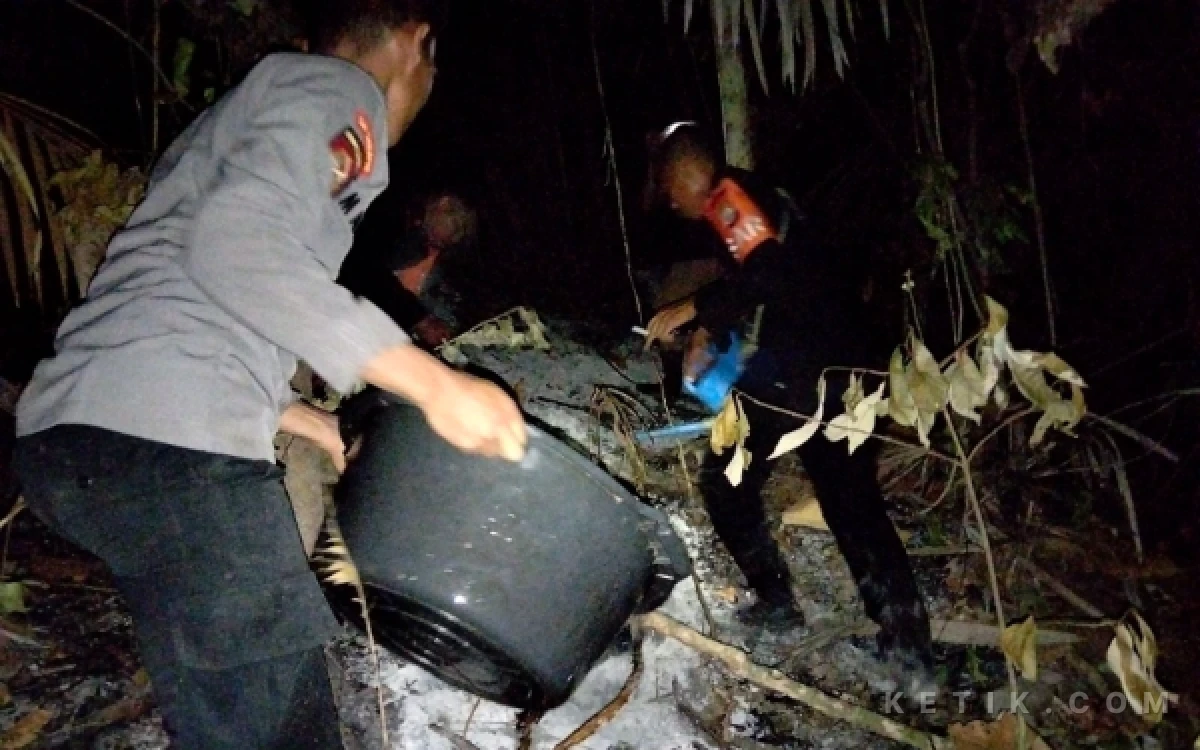 Thumbnail Berita - Kebakaran Hutan di Obi Halmahera Selatan Meluas, Sekitar 3 Hektare Lahan Terbakar