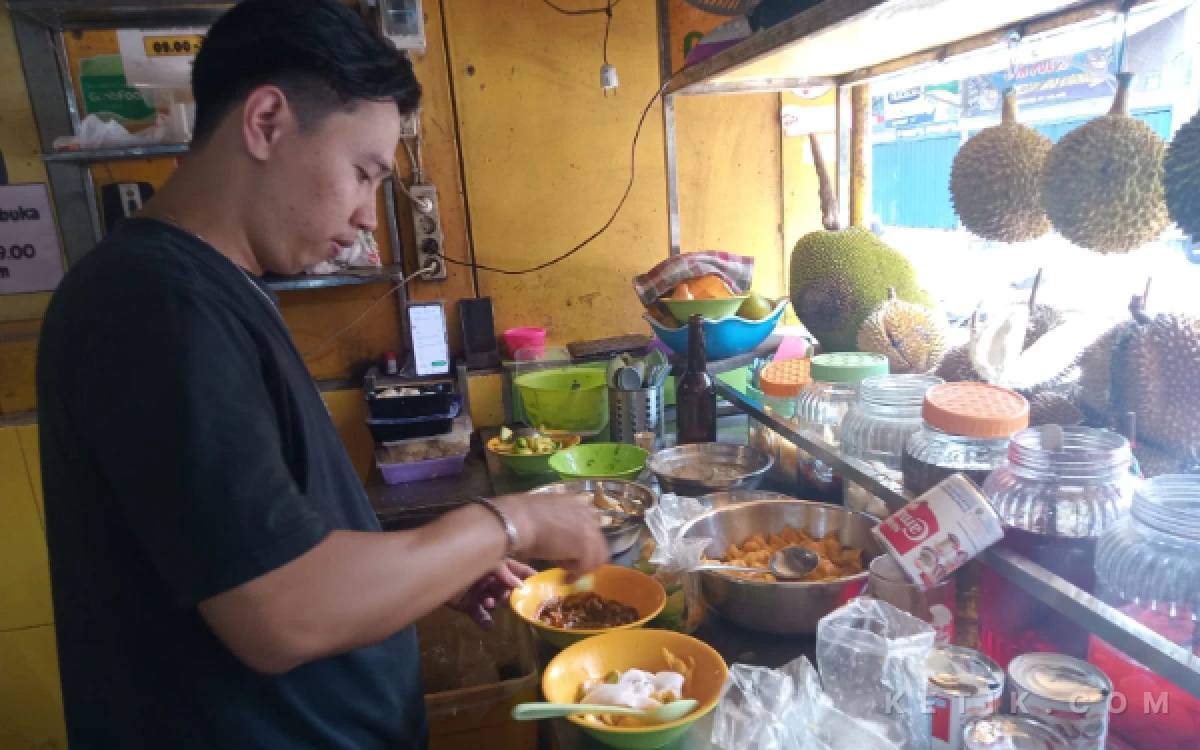 Thumbnail Berita - Sejak Tahun 1978, Es Teler Dempo No 7 Jadi Kuliner Legendaris Favorit Wisatawan di Kota Malang