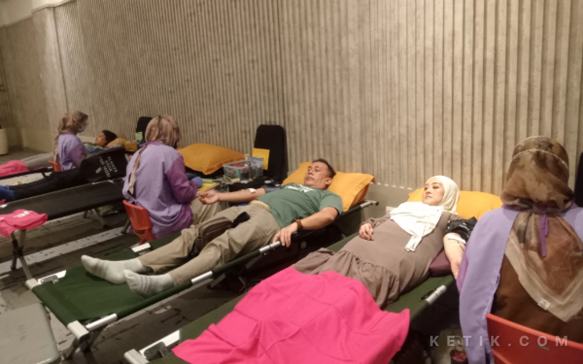 Thumbnail Berita - Bentuk Rasa Syukur 11 Tahun Berkiprah, Ascent Hotel & Cafe Malang Sukses Gelar Donor Darah