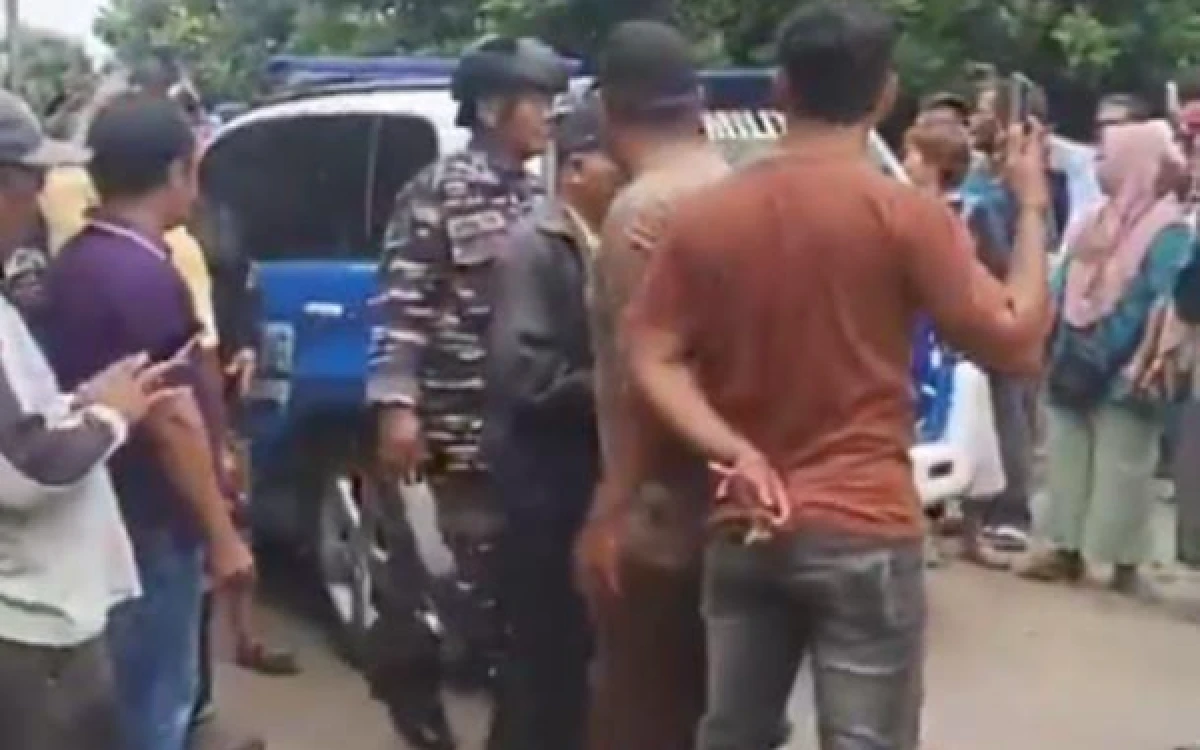 Thumbnail Bentrok Warga versus Personel TNI AL Warnai Sengketa Lahan Eks PTPN 2 di Deli Serdang, Masyarakat Desak Penyelesaian Lewat Dialog