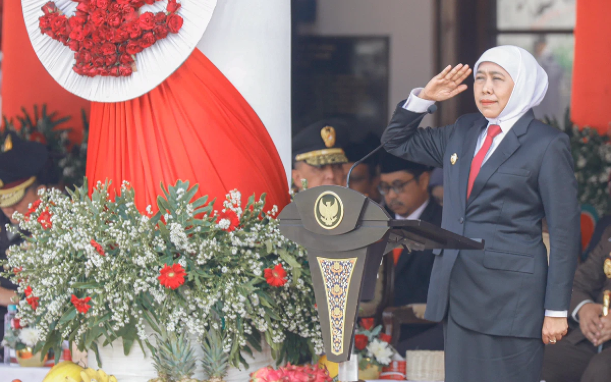 Thumbnail Berita - Gubernur Khofifah Tegaskan Nilai Pancasila saat Pimpin Upacara Hari Kesaktian Pancasila