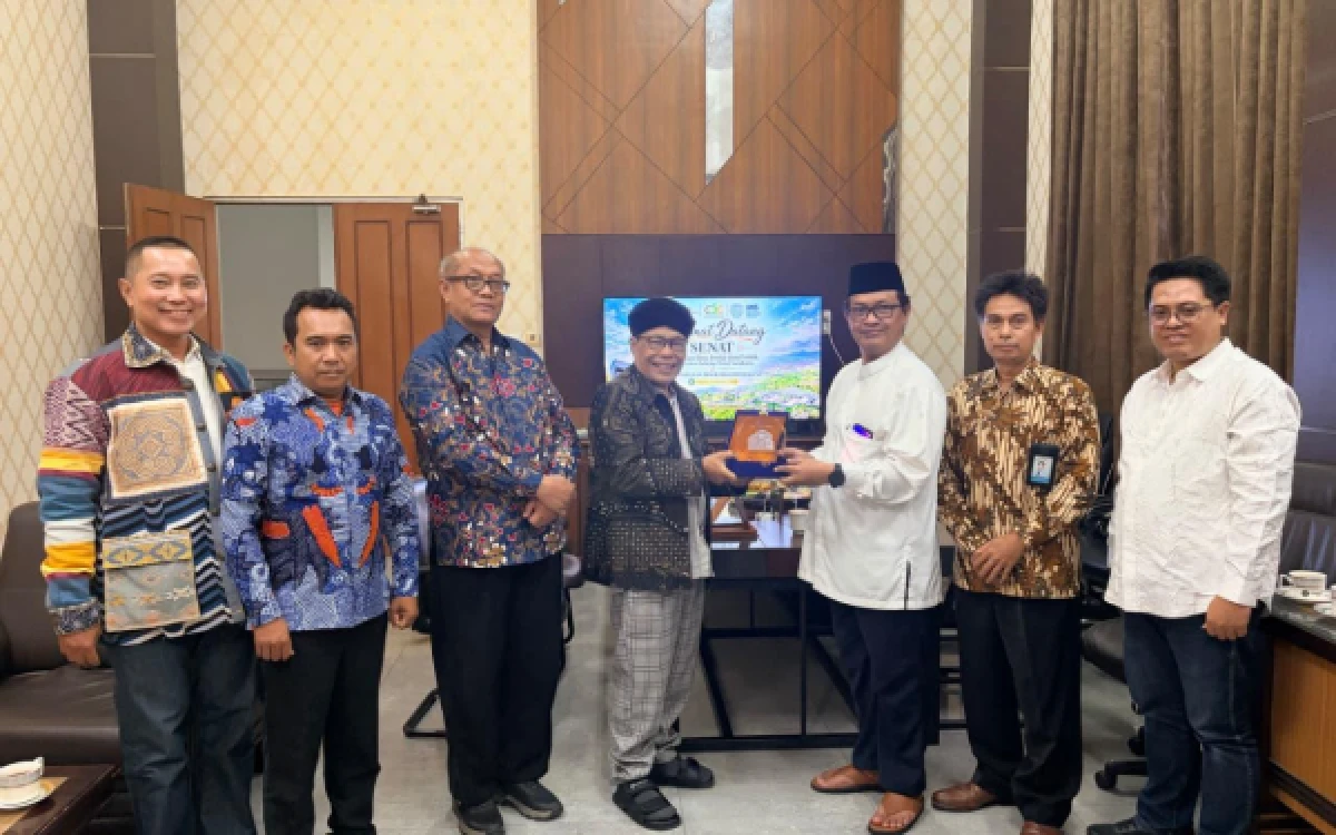 Thumbnail Berita - CDC UIN Maliki Malang Bahas Optimalisasi Tracer Study Bersama FISIP UNS Solo