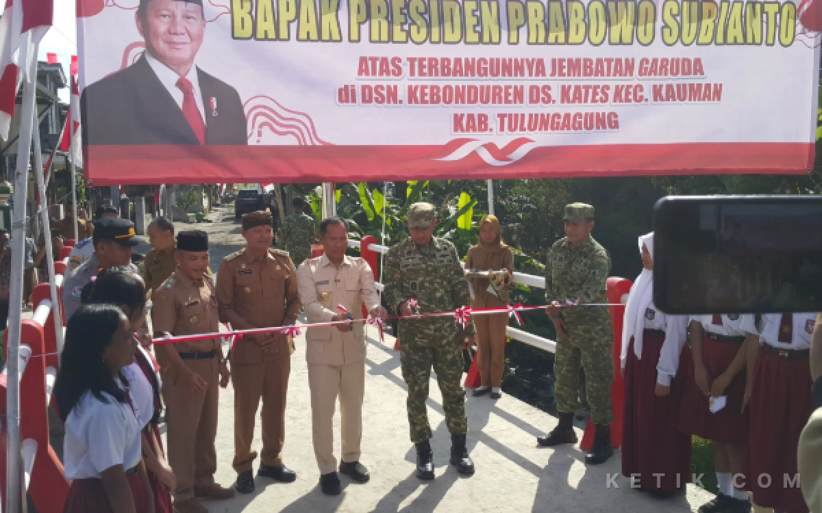 Thumbnail Berita - Plt Bupati Tulungagung Resmikan Jembatan Garuda di Desa Kates