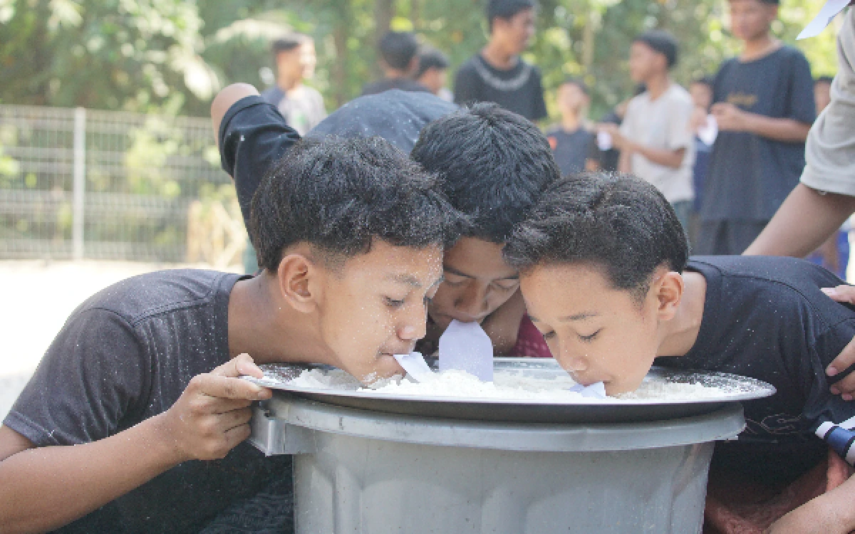 Foto Lomba estafet tepung
