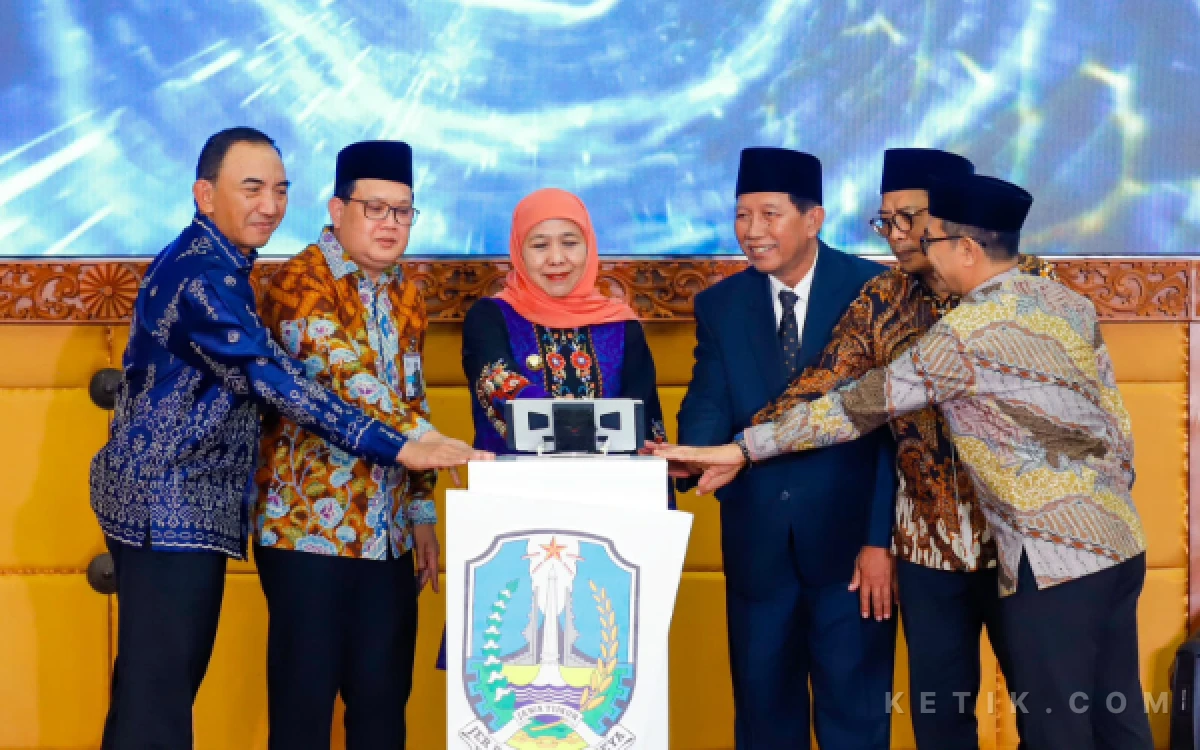 Thumbnail Berita - Gandeng 63 Perguruan Tinggi, Pemprov Jatim Siapkan 1.100 Kuota Beasiswa Pesantren Menuju 2045