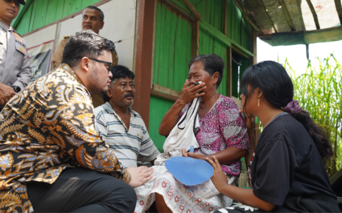 Thumbnail Berita - Jual Rumah Demi Obati Istri Stroke, Suyanto di Puncu Kediri Kini Bangkit Berkat Bantuan Bupati