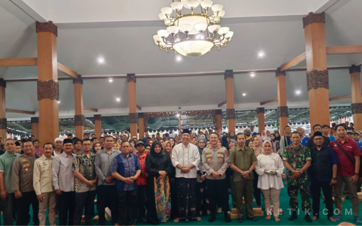 Thumbnail Berita - Peringatan Hari Buruh Internasional Disnaker Gelar Dialog, Ini Kata Bupati Situbondo