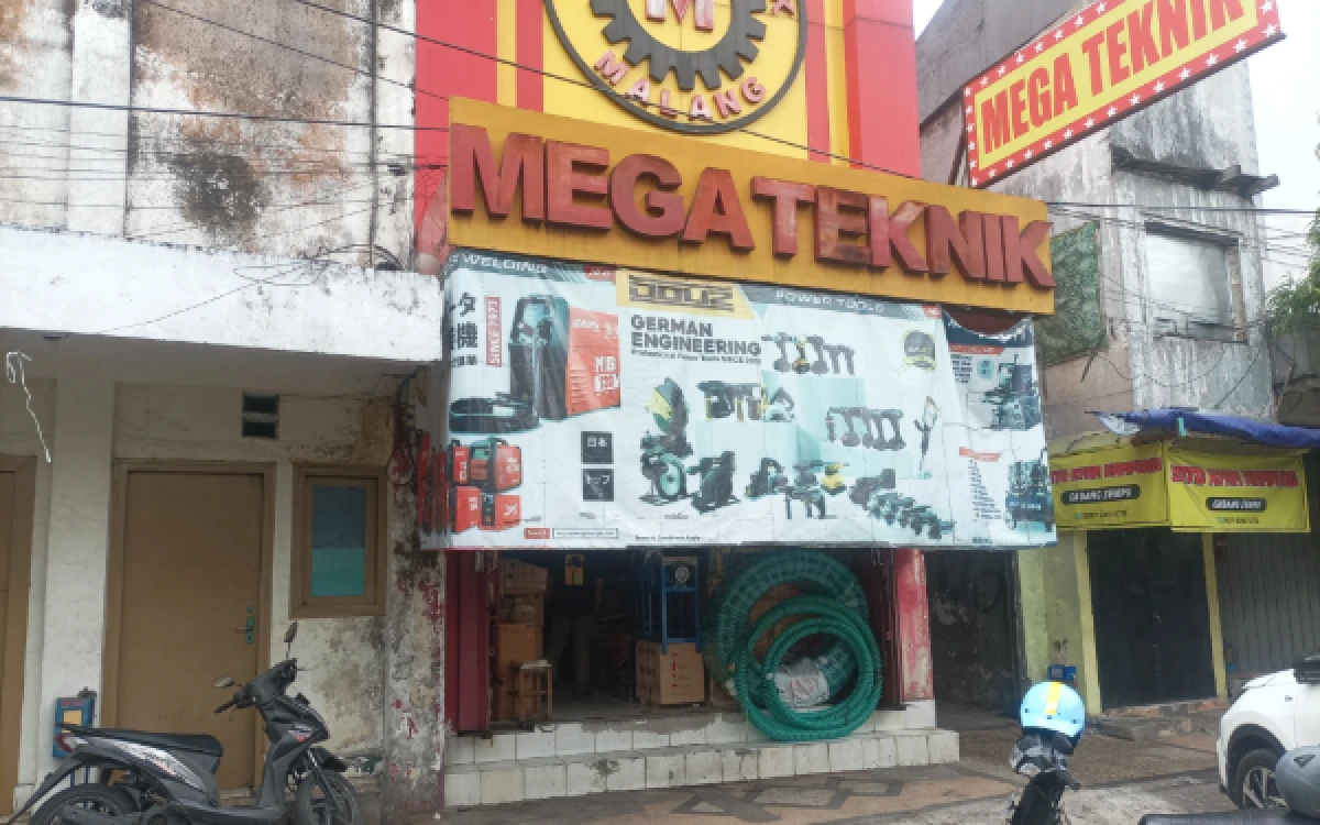 Thumbnail Berita - Warga Malang Serbu Toko Genset, Antisipasi Usaha Lumpuh akibat Listrik Padam