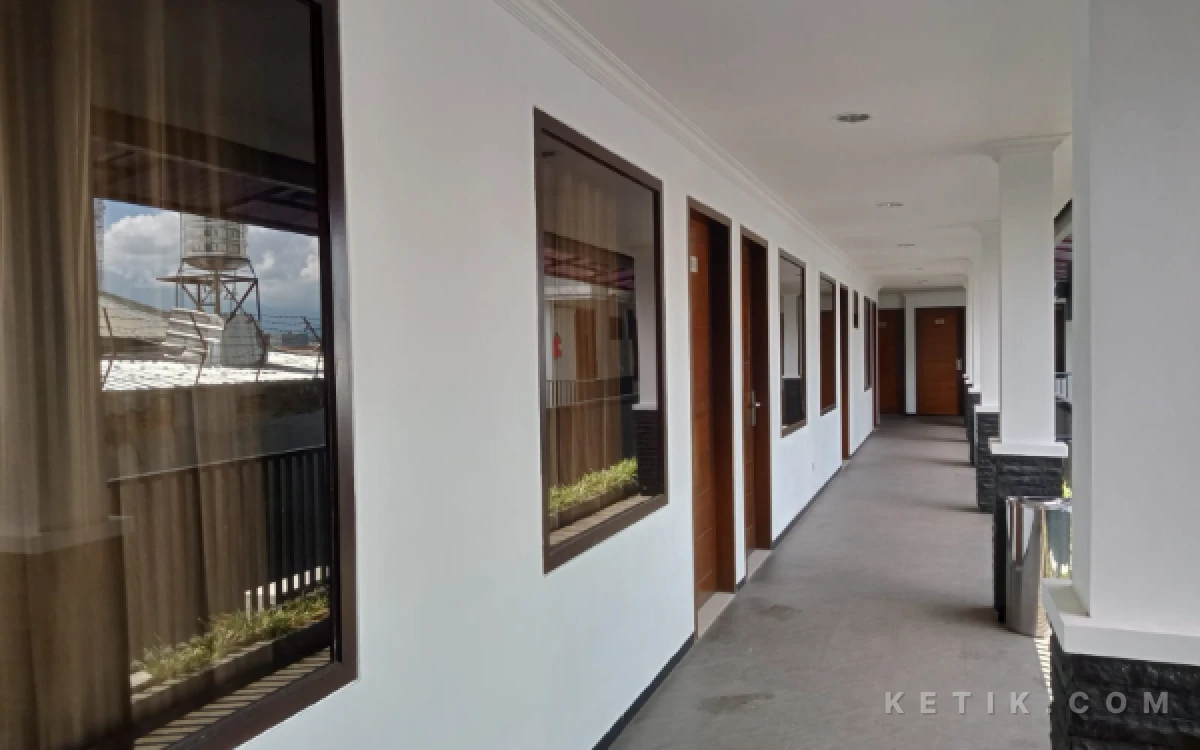 Foto Deretan kamar di d'Fresh Guest House & Resto Malang. (Foto: Aliyah/Ketik.com)