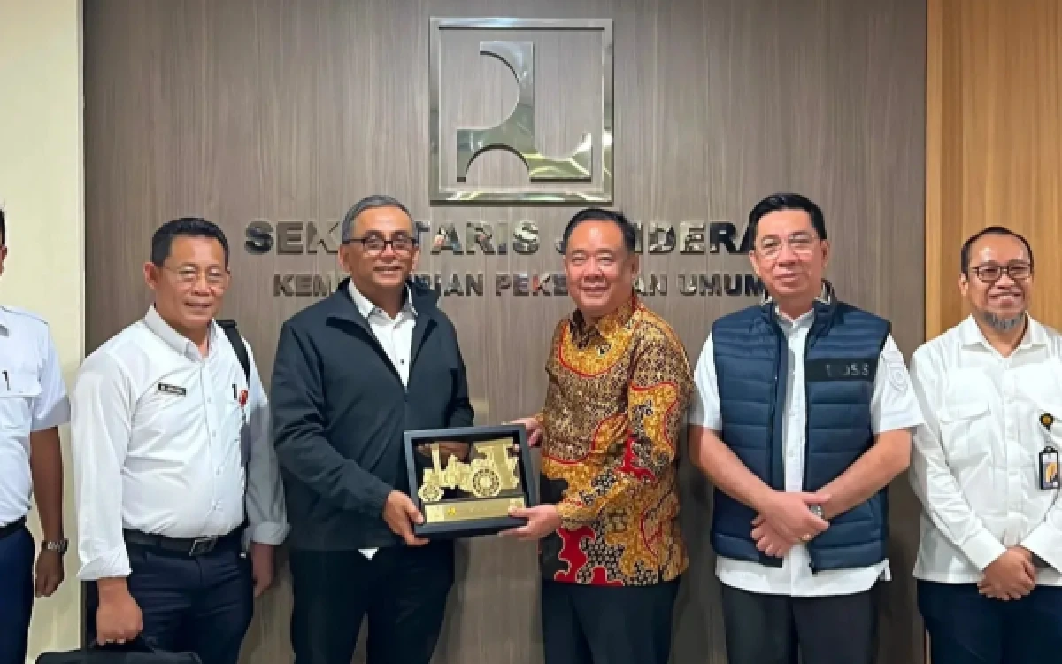 Thumbnail Berita - Cik Ujang Ungkap Jalan Rusak di Sumsel Telan Korban Jiwa, Minta Pemerintah Pusat Segera Turun Tangan