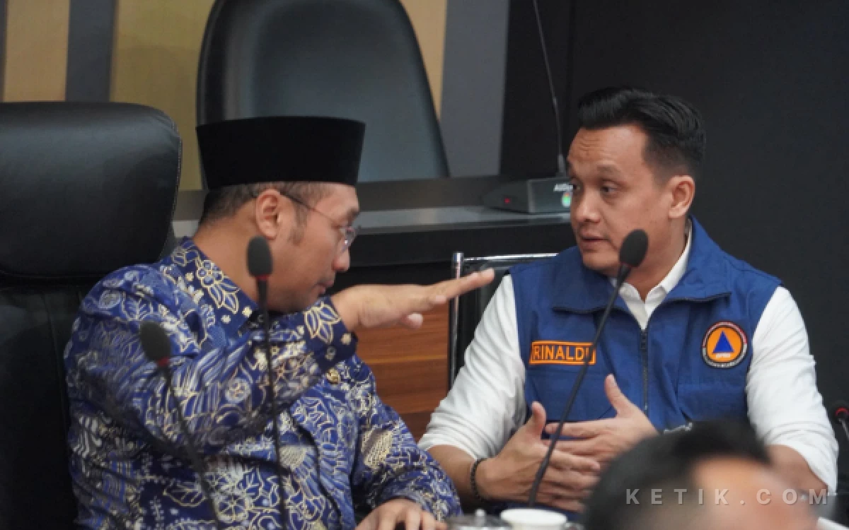 Foto Wakil Bupati Mojokerto Moch. Rizal Octavian dan kalaksa BPBD Kab. Mojokerto pimpin Persiapan Gladi Kesiapsiagaan Kebakaran Hutan, Lahan, dan Laka Air (foto : sholahudin/ ketik.com)