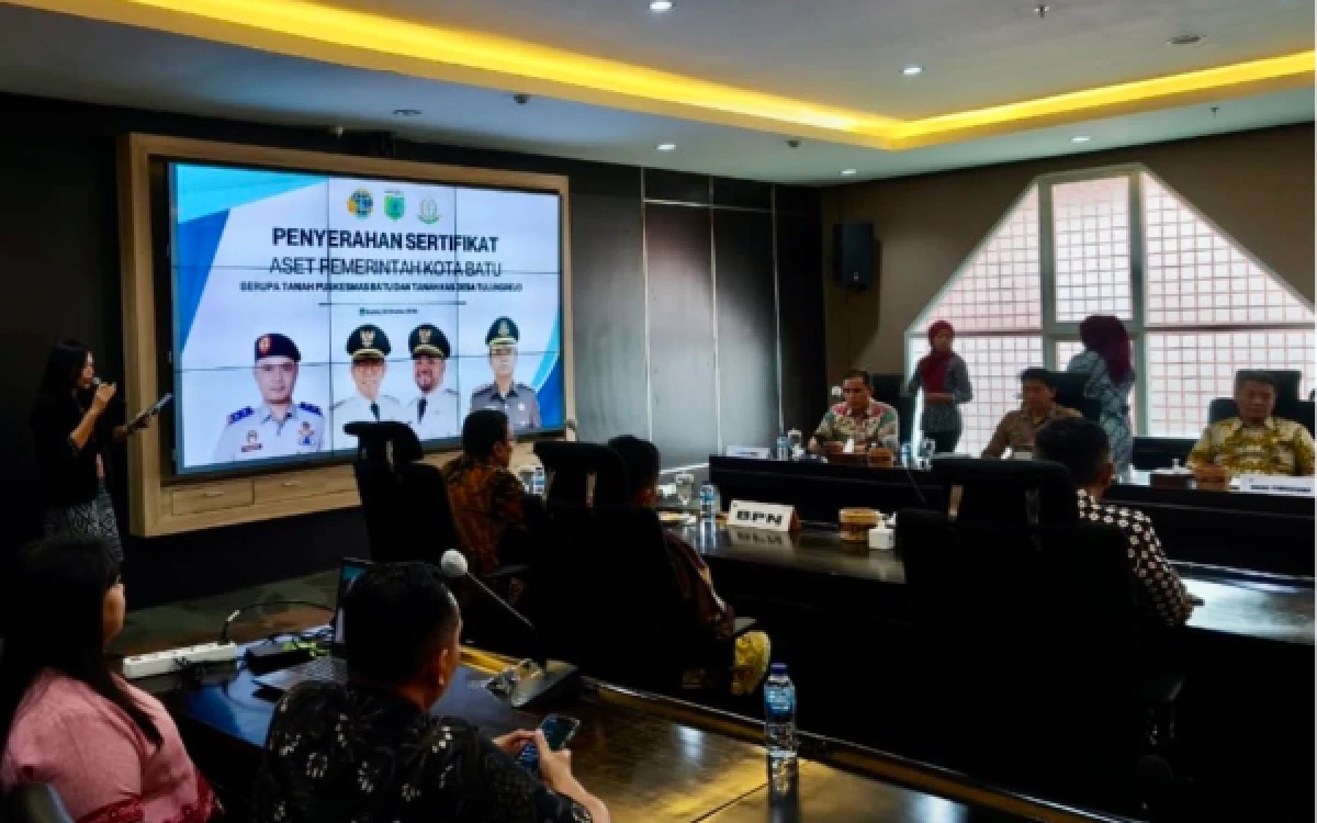 Thumbnail Berita - Aset Desa Rp21,7 Miliar Sah Bersertifikat, Kades Tulungrejo: Ini Fondasi Kesejahteraan Warga