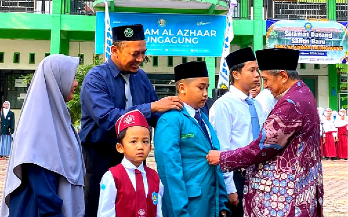 Thumbnail Berita - Pesantren Al Azhaar Tanamkan Jiwa Nasionalisme Sejak Hari Pertama Sekolah