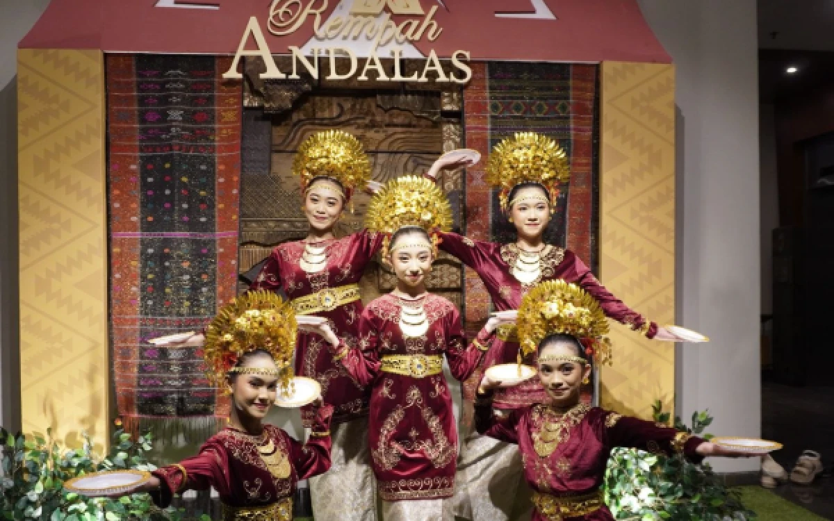 Thumbnail Berita - Hotel Santika Premiere Malang Hadirkan Nuansa Autentik Sumatra pada "Rempah Andalas - A Spice Heritage Journey"