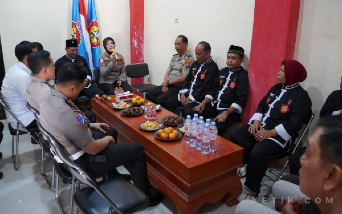 Thumbnail Berita - Perkuat Sinergi dan Jaga Harkamtibmas, Kapolres Bojonegoro  Silaturahmi ke Tiga Perguruan Silat