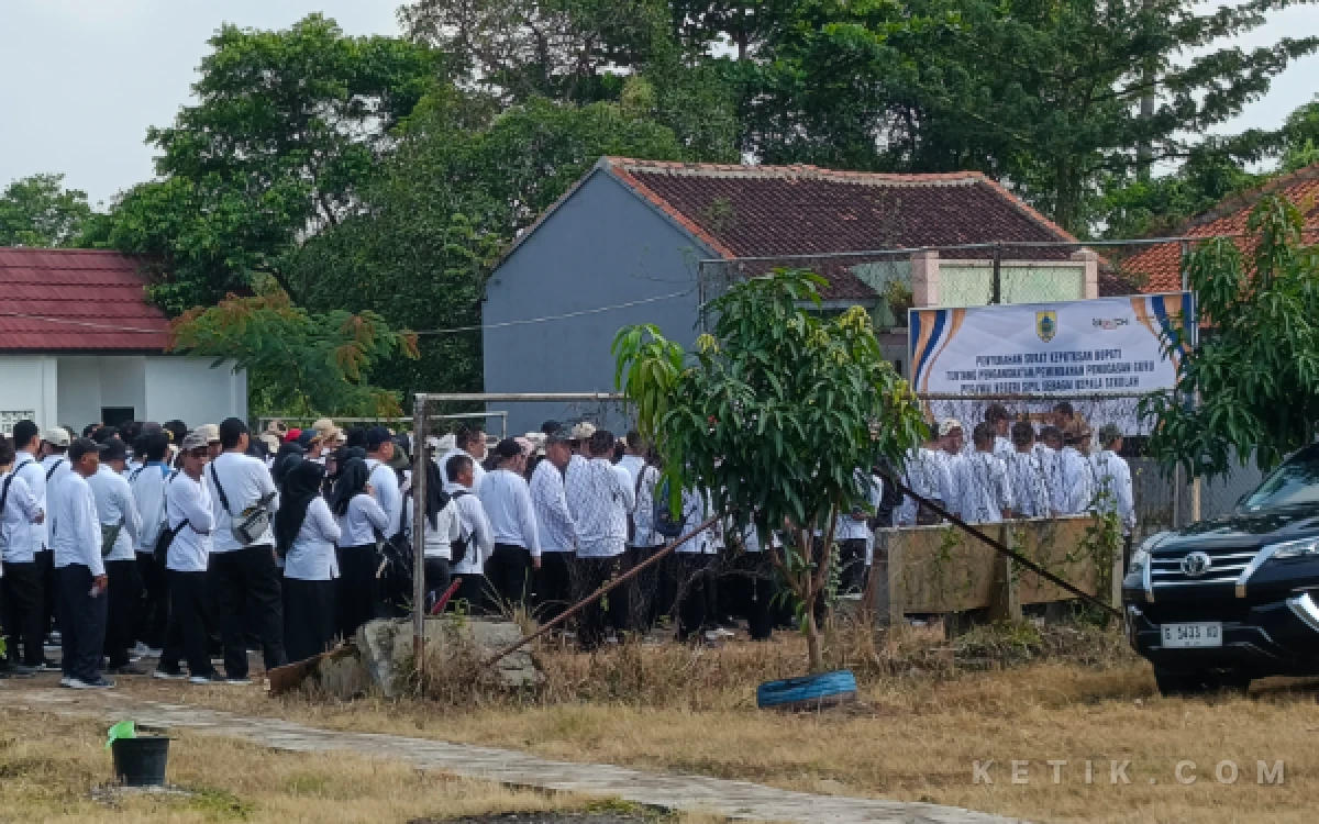Thumbnail Berita - Ratusan Guru dan Kepala Sekolah di Pemalang Dikumpulkan di SKB Comal, Diduga Terkait Mutasi