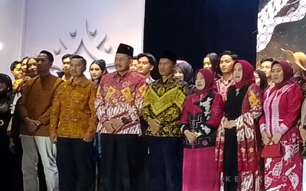 Thumbnail Berita - Buka Mahakarya Batik 2026, Plt Bupati Tulungagung Ajak Masyarakat Bangga Produk Lokal