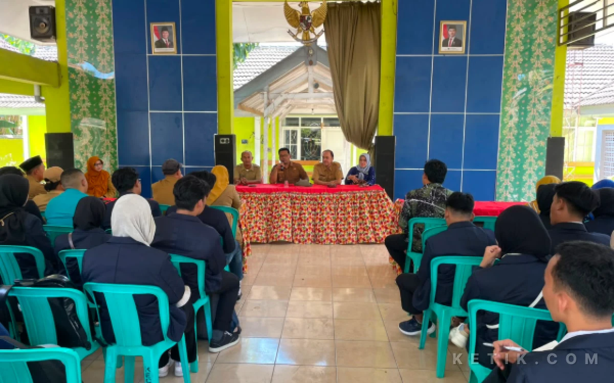 Thumbnail Berita - Camat Asembagus Situbondo Sambut Kedatangan Mahasiswa KKN Kolaboratif