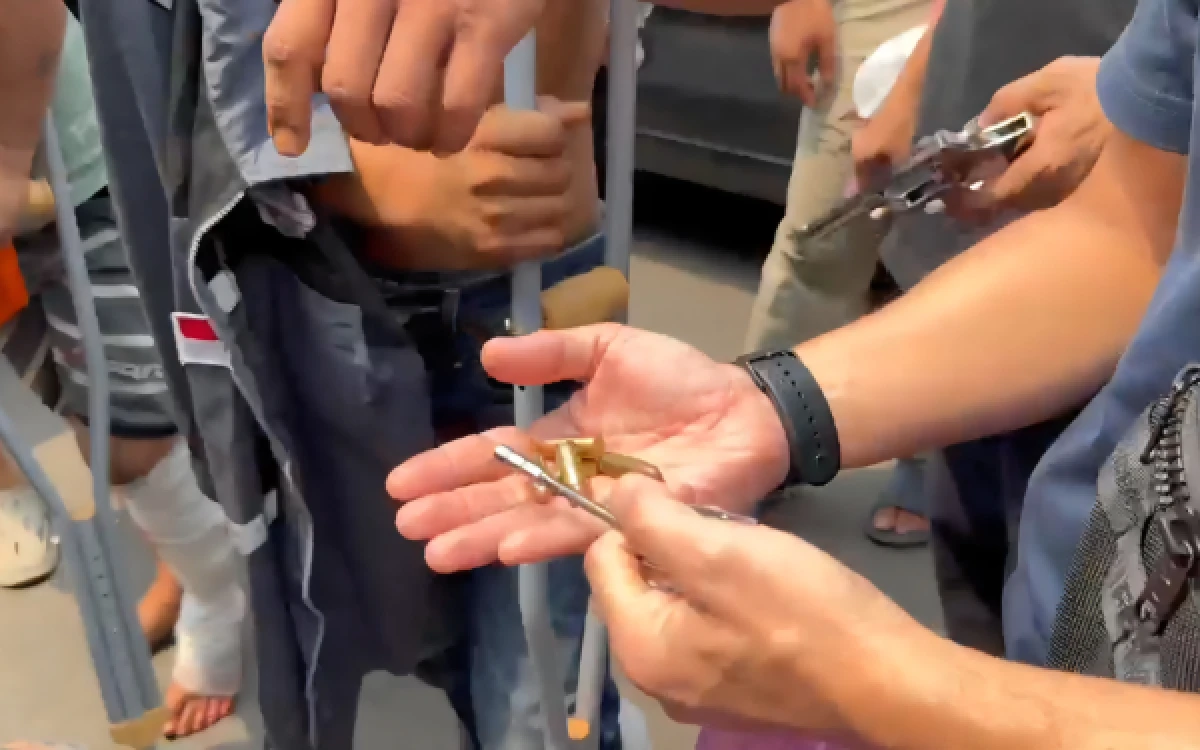 Foto Barang bukti yang diamankan dari Kedua pelaku curanmor dan penembakan terhadap anggota Satres Narkoba Polrestabes Palembang, Rabu 28 Oktober 2026. (Foto : Yola/Ketik.com)