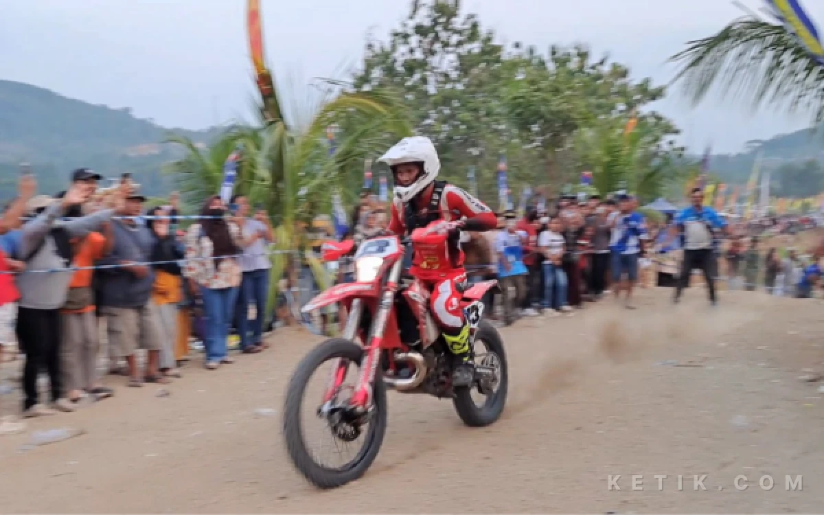 Thumbnail Berita - Hiu Selatan International Hard Enduro 2026: Trystan Hart Tercepat, Mukhlis Adis Raih Raja Tanjakan